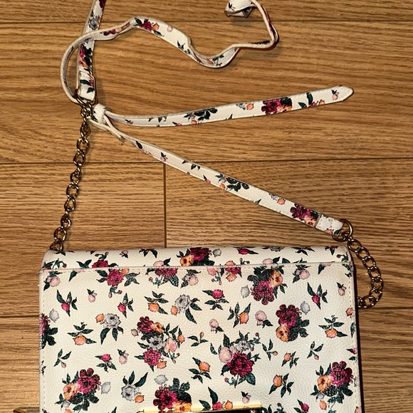 Betsey Johnson Xodani Crossbody Wallet - Picture 2 of 3